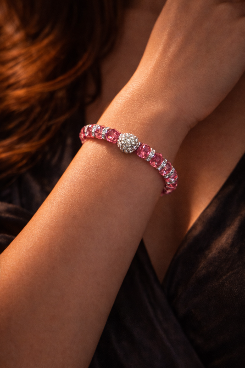 Premium Pembe Kristal Taşlı Kadın Bileklik – Parlak Taş Detaylı Elastik Şık Tasarım